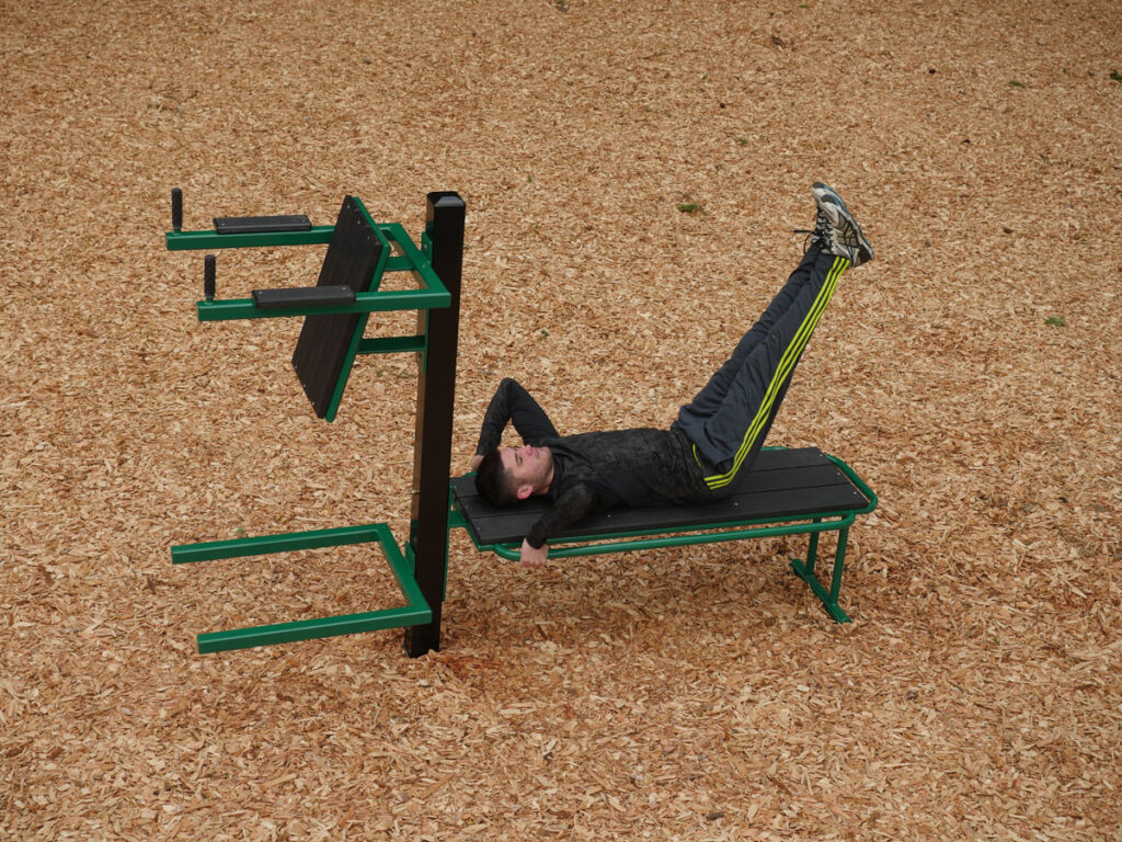 flat bench leg raise